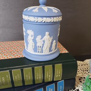 Beautiful Vintage Wedgwood Blue Jasperware Lidded Olympus Jar 5"